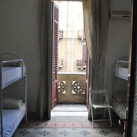 Sunrise & Hostel Παλέρμο